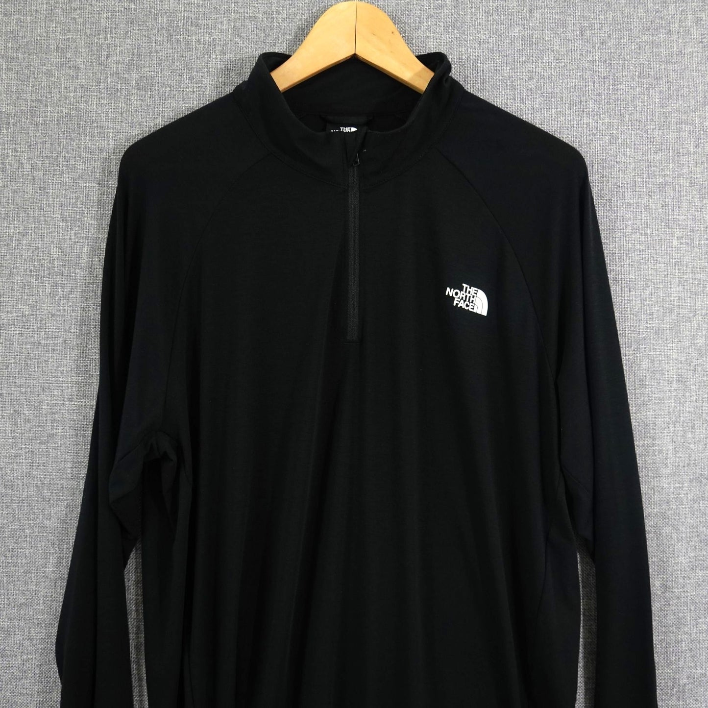 The North Face Men's XL Black Quarter Zip Thumbhole Pullover