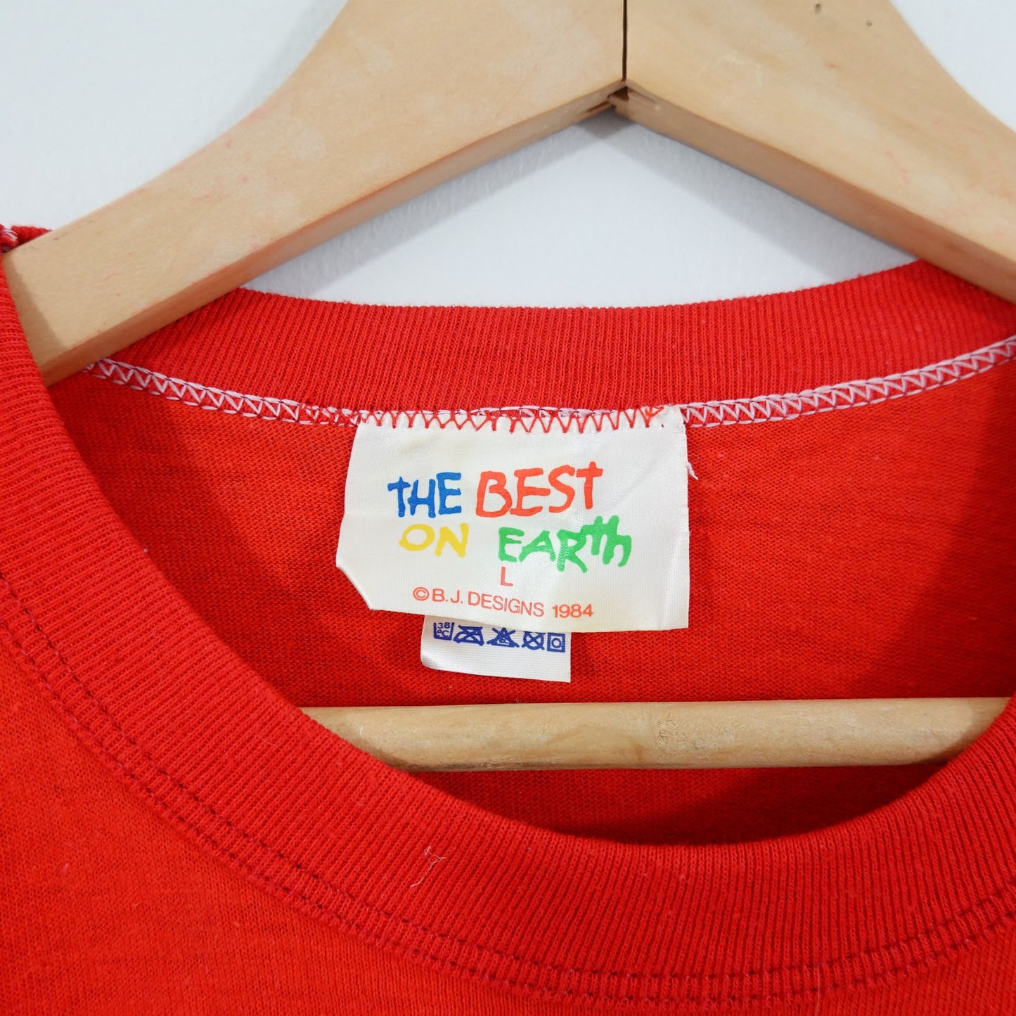 Vintage 1984 Best Wife On Earth Red T-Shirt - Size Medium