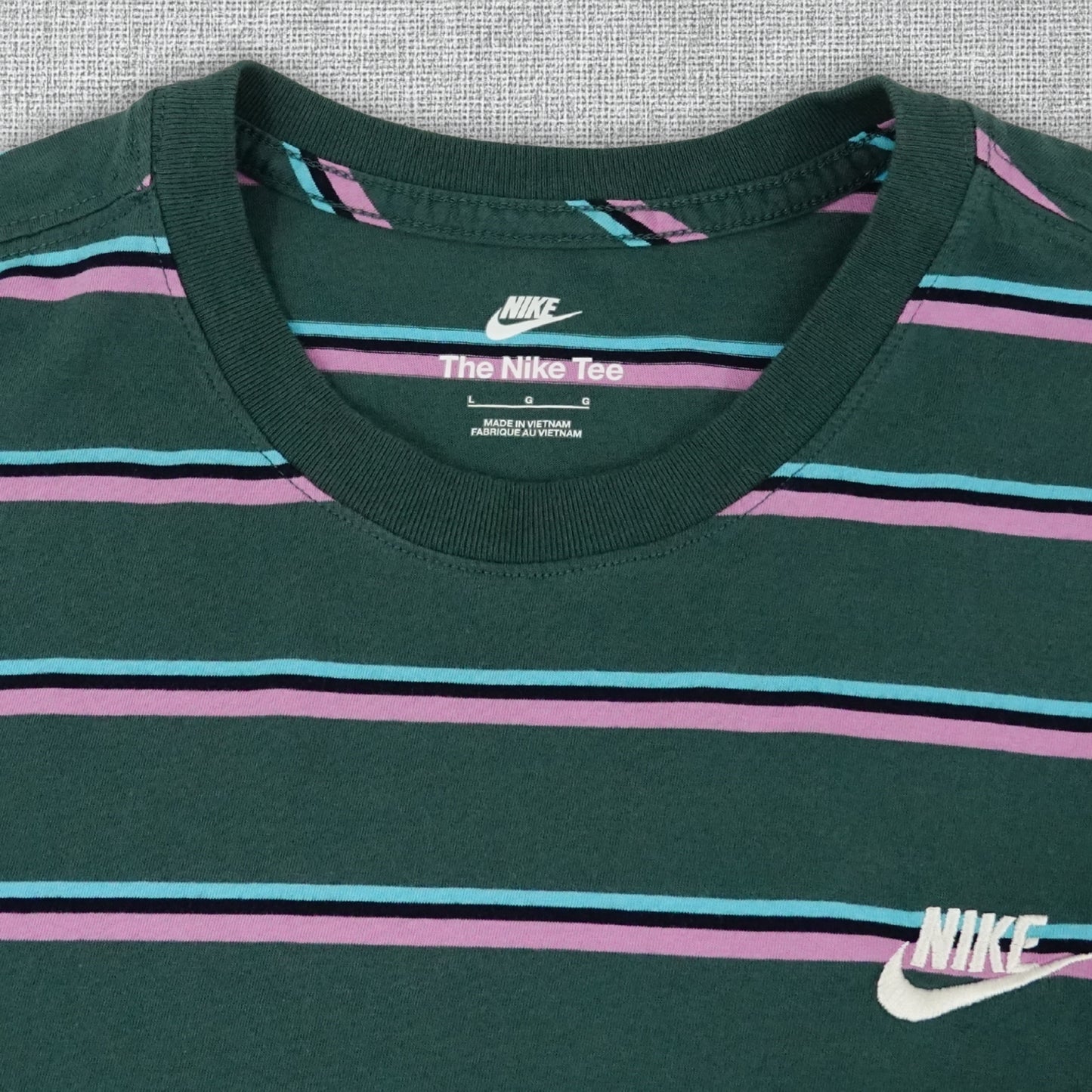The Nike Tee Striped T-Shirt - Size Large