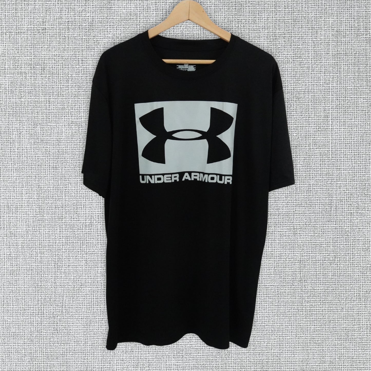 Under Armour HeatGear Loose Fit Shirt - Size XL