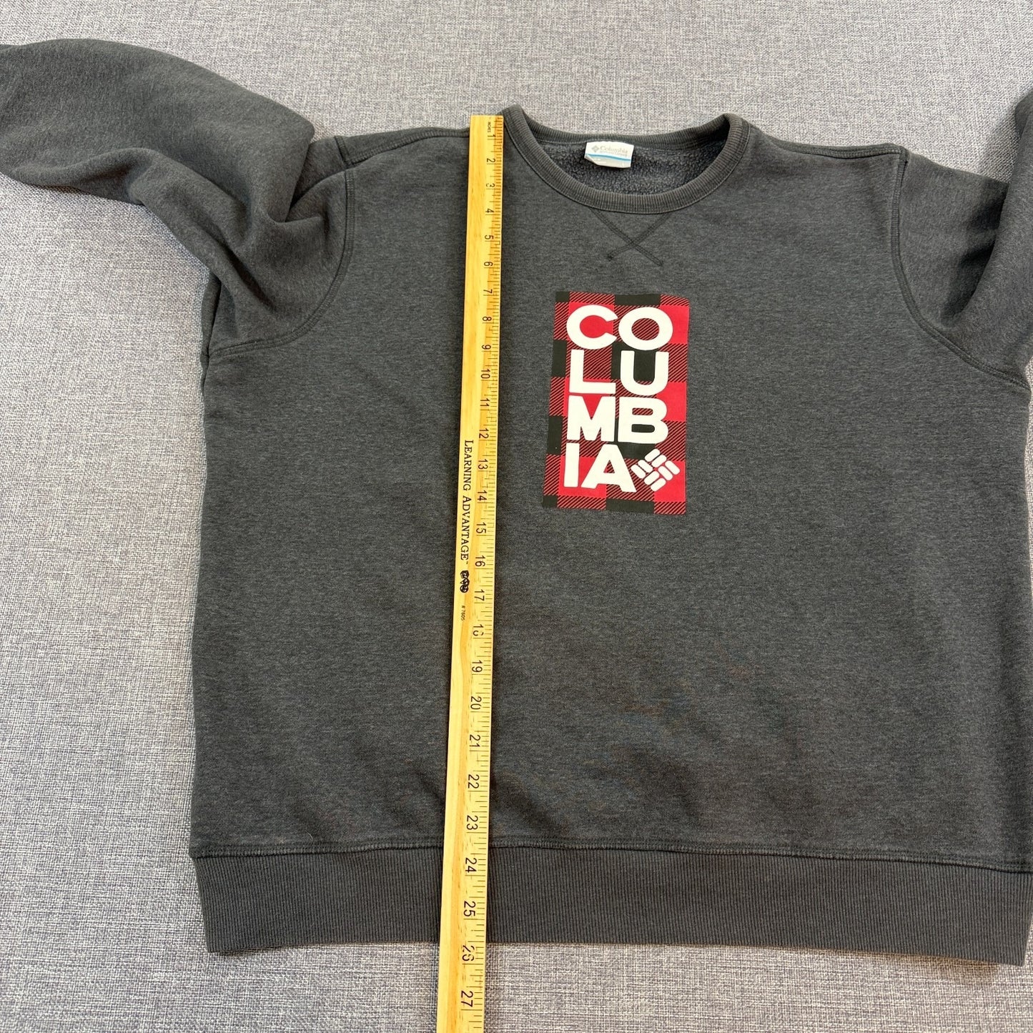 Columbia Gray Crewneck Graphic Sweatshirt Size L Stacked Patch Style Logo