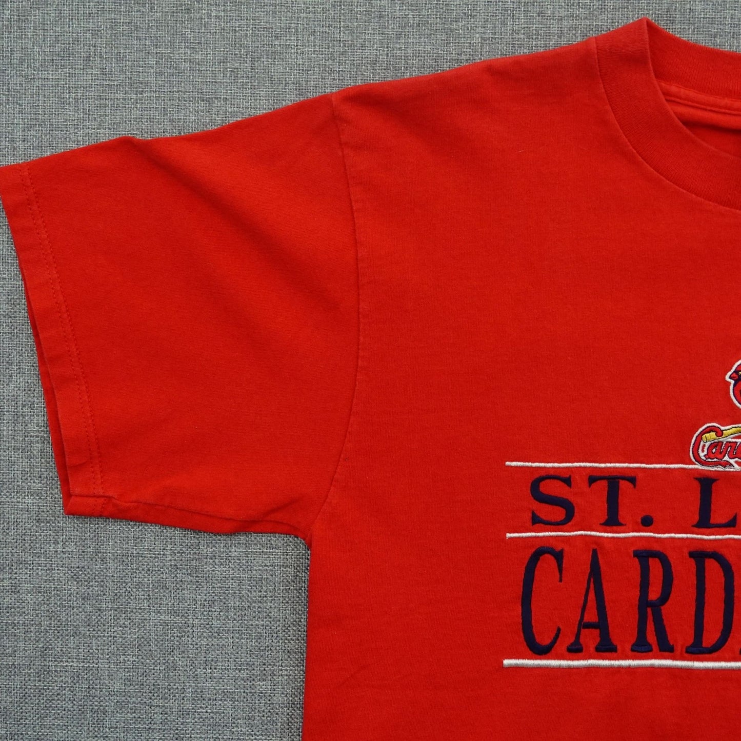 Vintage 90's St. Louis Cardinals T-Shirt Size Medium Red Embroidered Logo 7 Tee