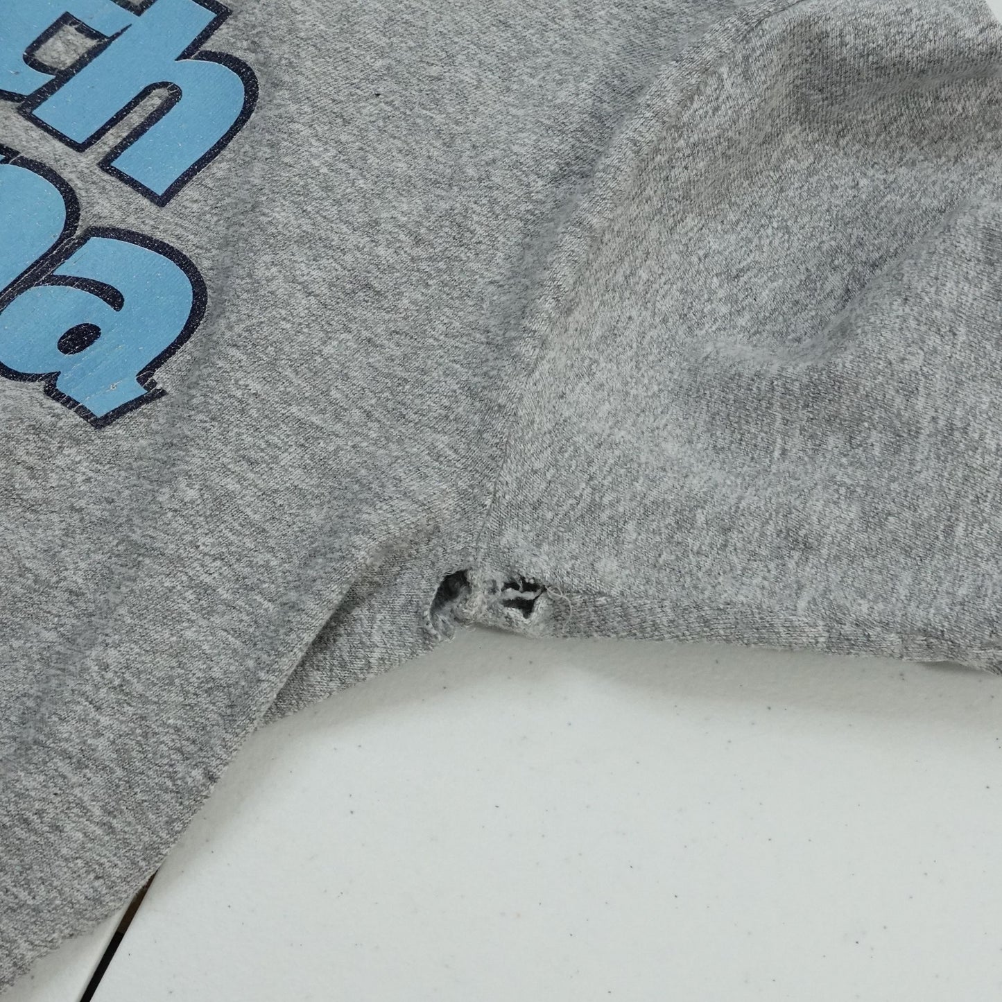 Vintage North Carolina Tar Heels Basketball T-Shirt XL Paint Splatter Gray *READ