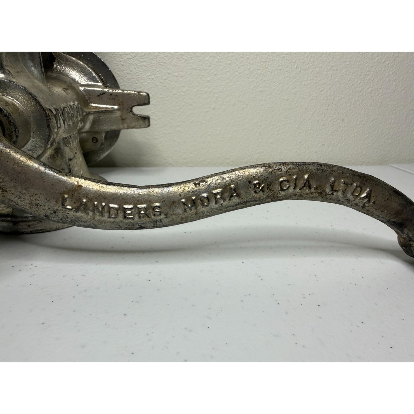 Corona Landers Mora & Cia Hand Crank Cast Iron Grain Mill - No Retaining Ring