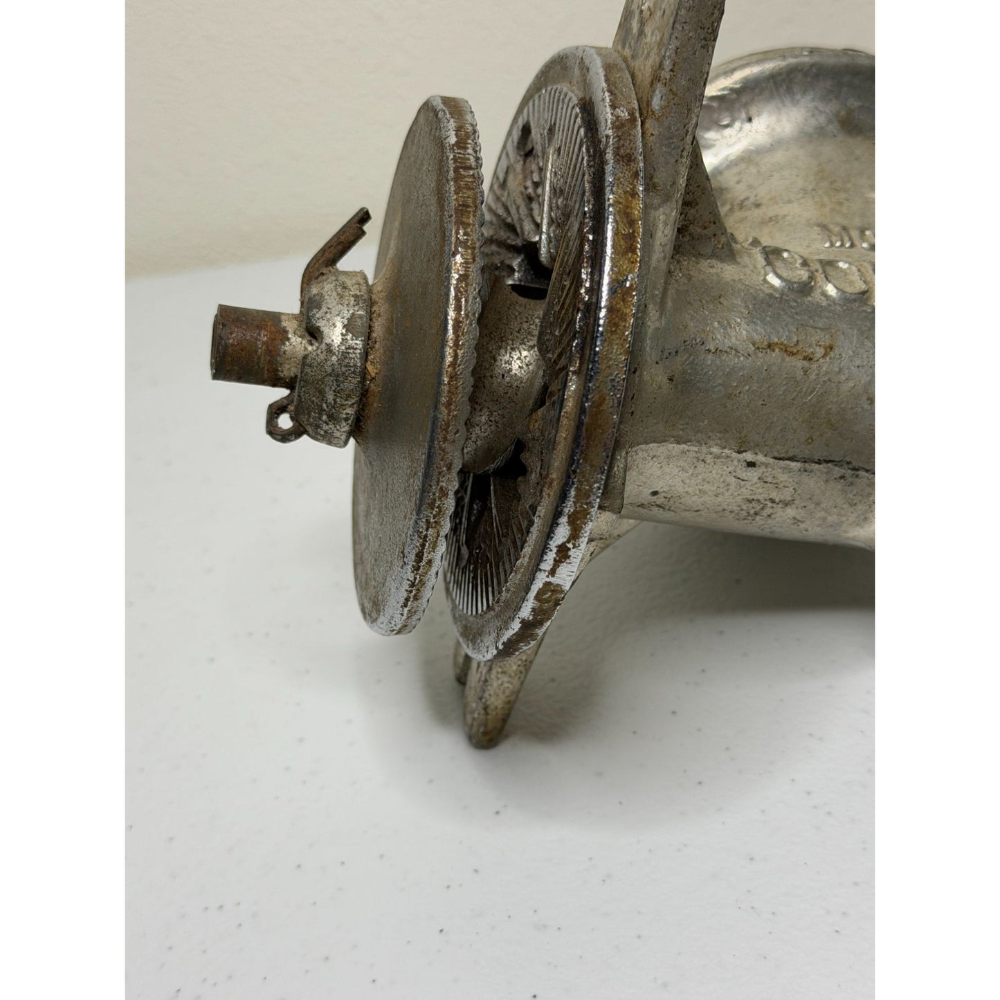 Corona Landers Mora & Cia Hand Crank Cast Iron Grain Mill - No Retaining Ring