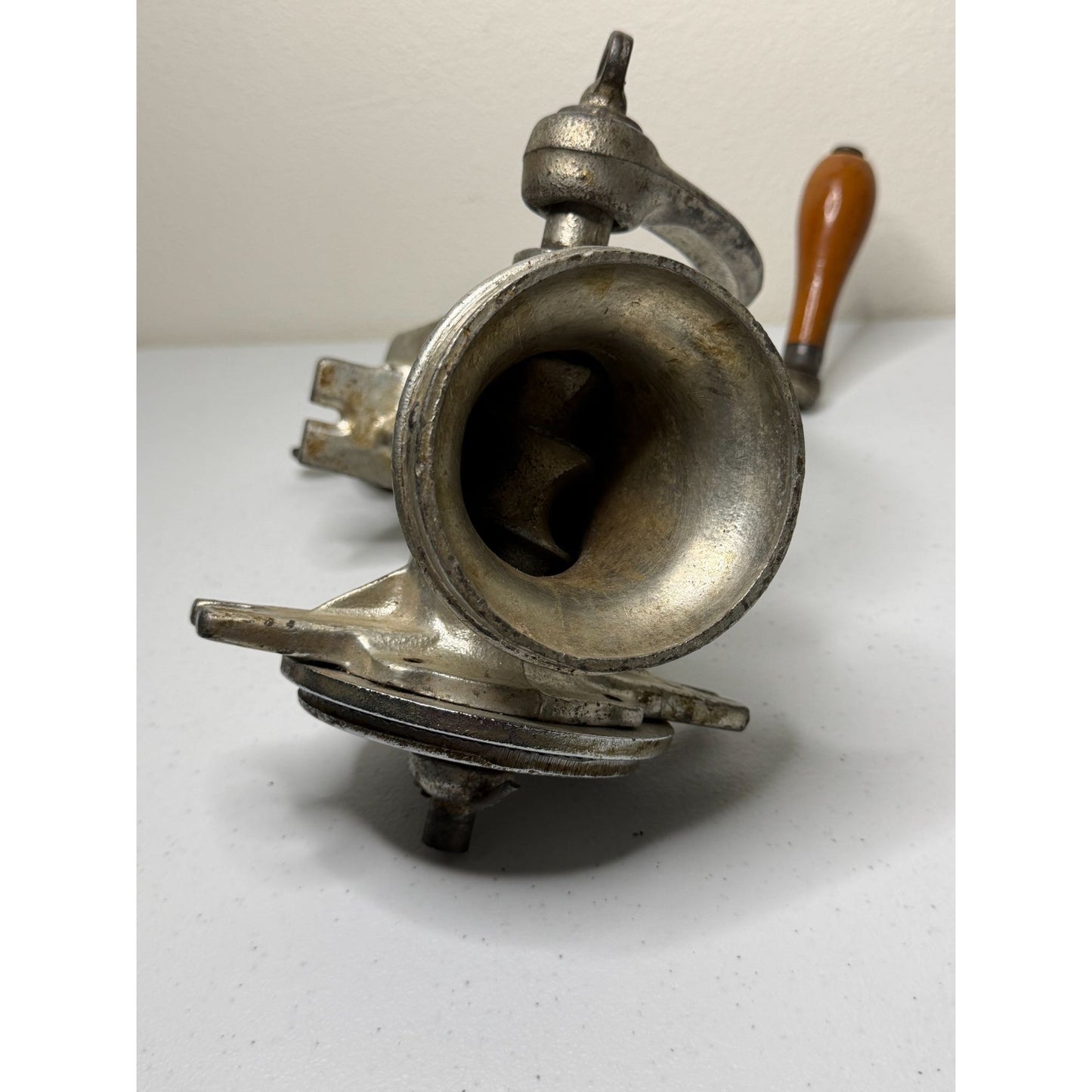 Corona Landers Mora & Cia Hand Crank Cast Iron Grain Mill - No Retaining Ring