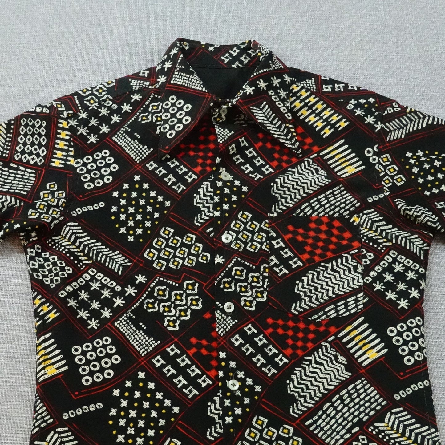 Vintage 1970s Psychedelic Disco Shirt Black Red Geometric Print - Size Small