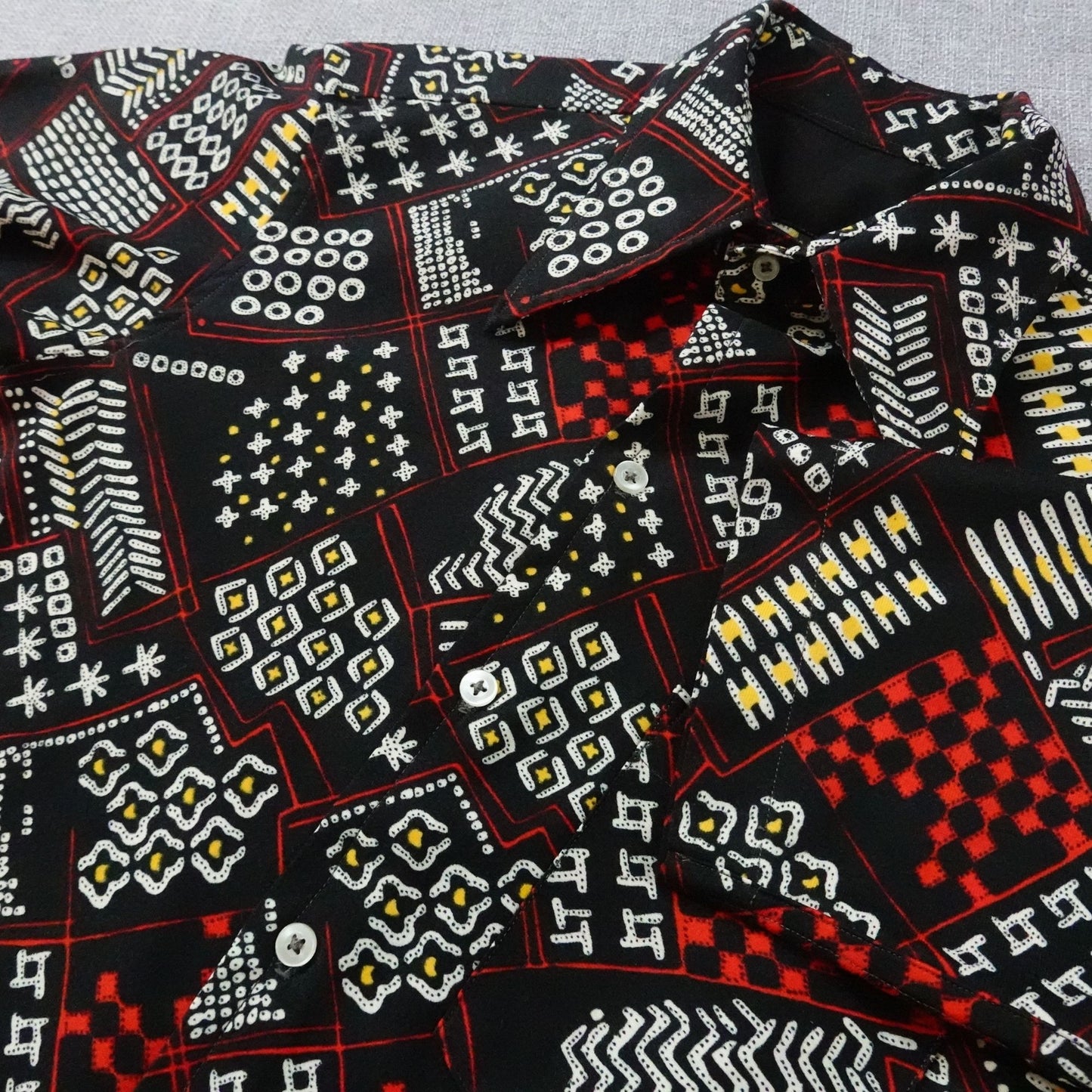 Vintage 1970s Psychedelic Disco Shirt Black Red Geometric Print - Size Small