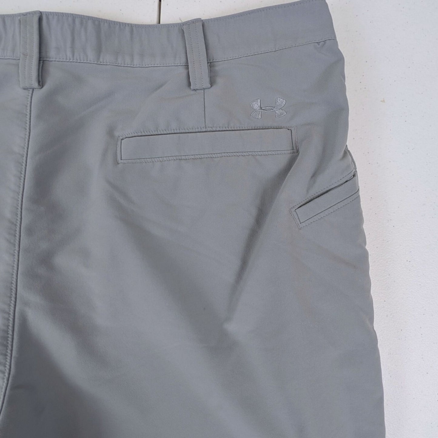 Under Armour Men's Size 40 Gray Golf Shorts Stretch Lightweight UA Performance
