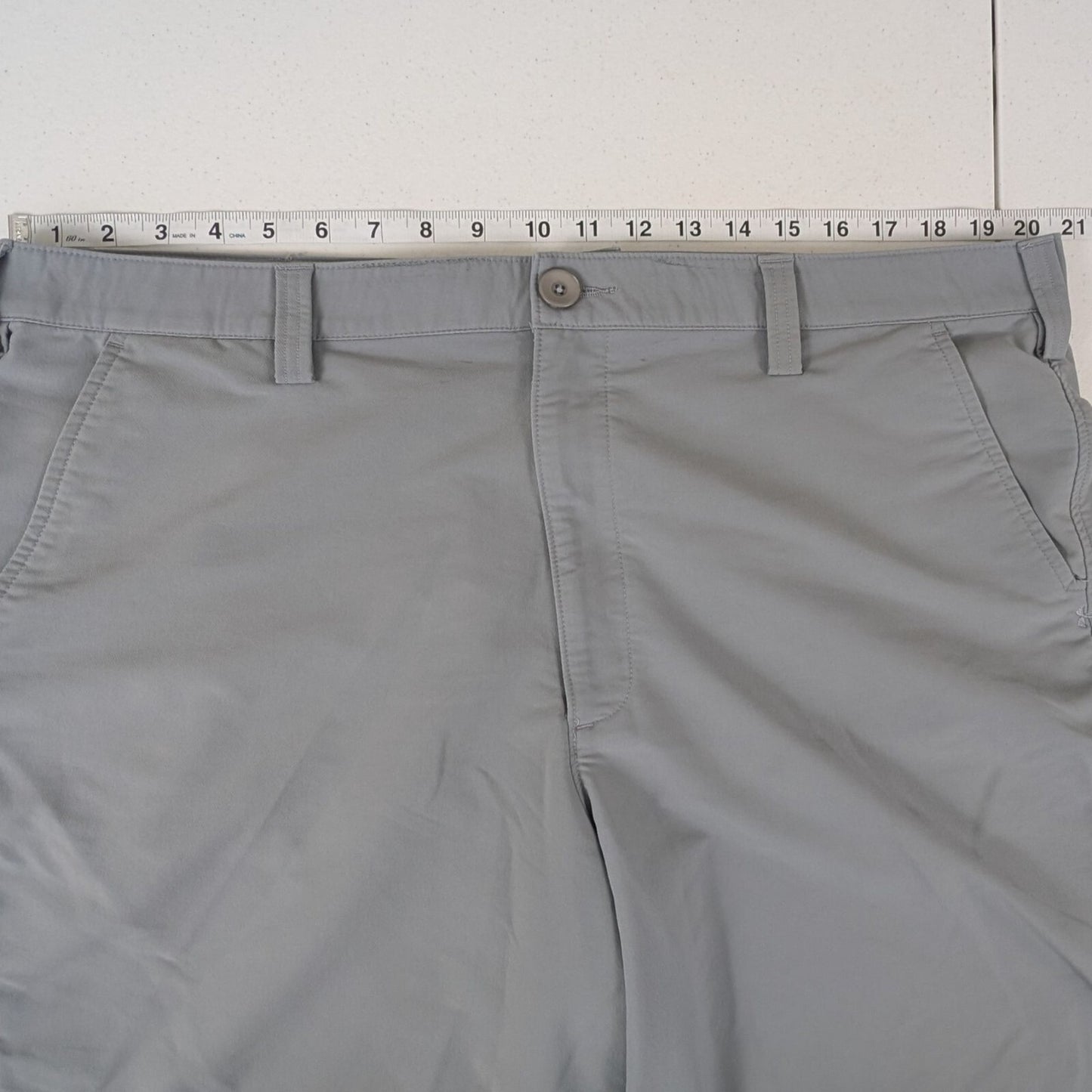 Under Armour Men's Size 40 Gray Golf Shorts Stretch Lightweight UA Performance