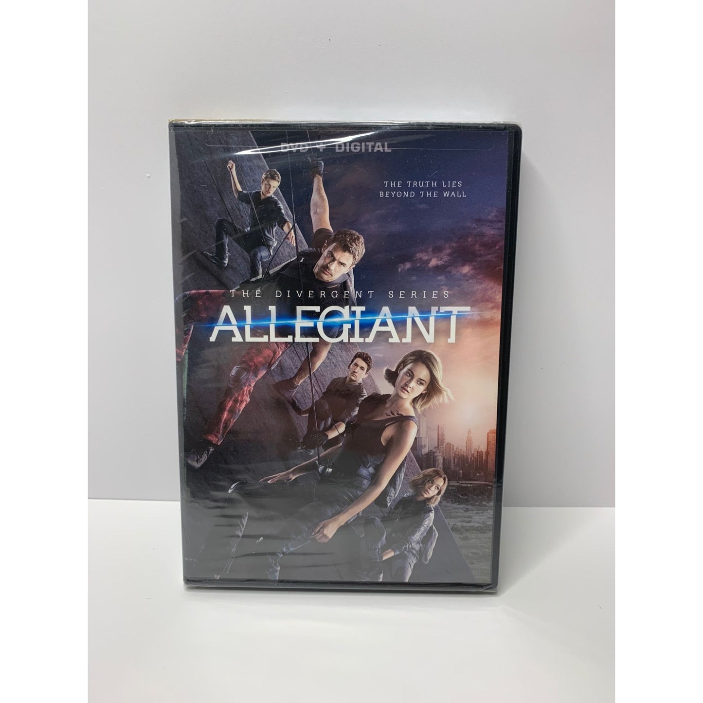 The Divergent Series: Allegiant (DVD + Digital 2016) w/Slipcover - Sealed
