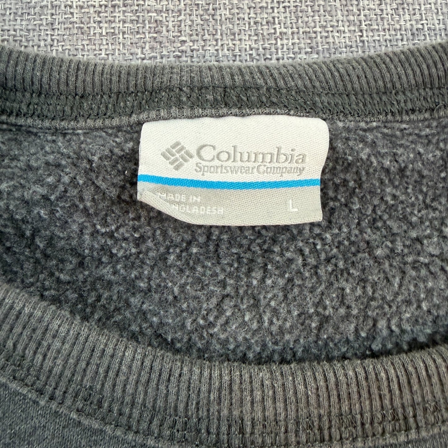 Columbia Gray Crewneck Graphic Sweatshirt Size L Stacked Patch Style Logo