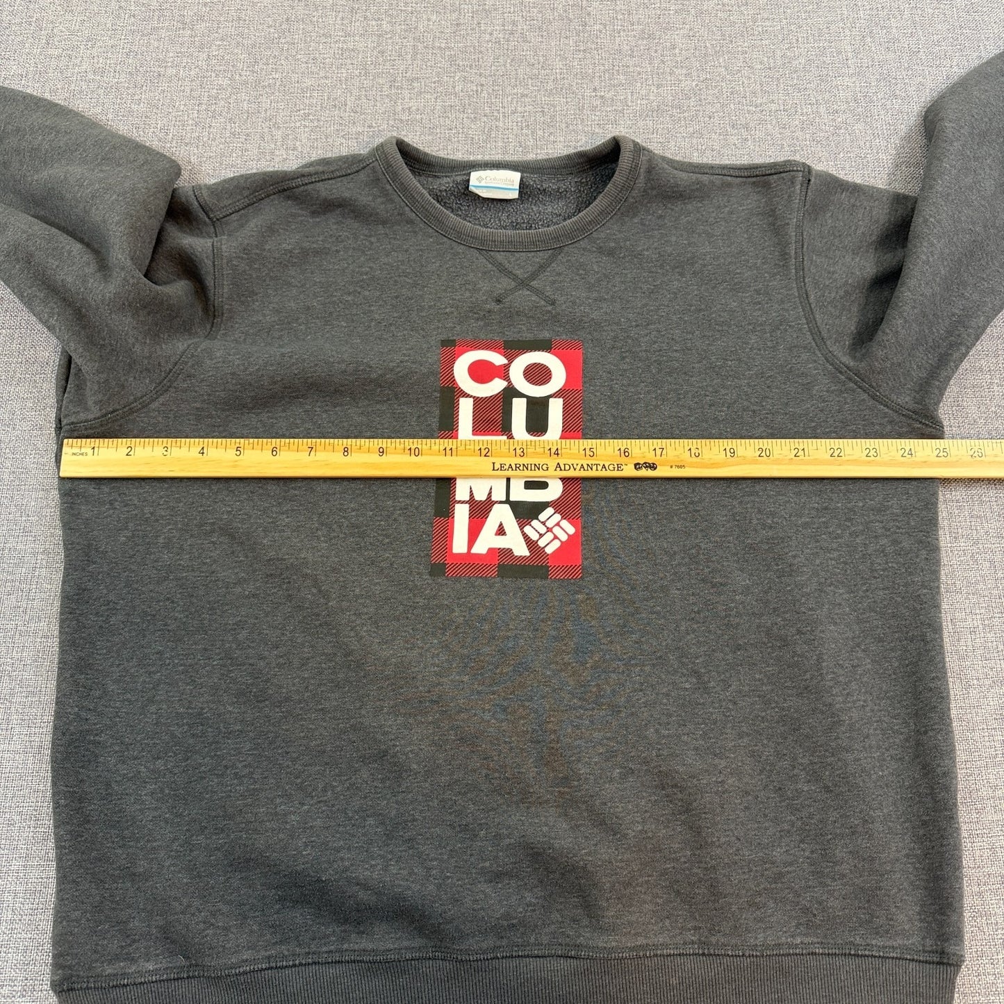 Columbia Gray Crewneck Graphic Sweatshirt Size L Stacked Patch Style Logo