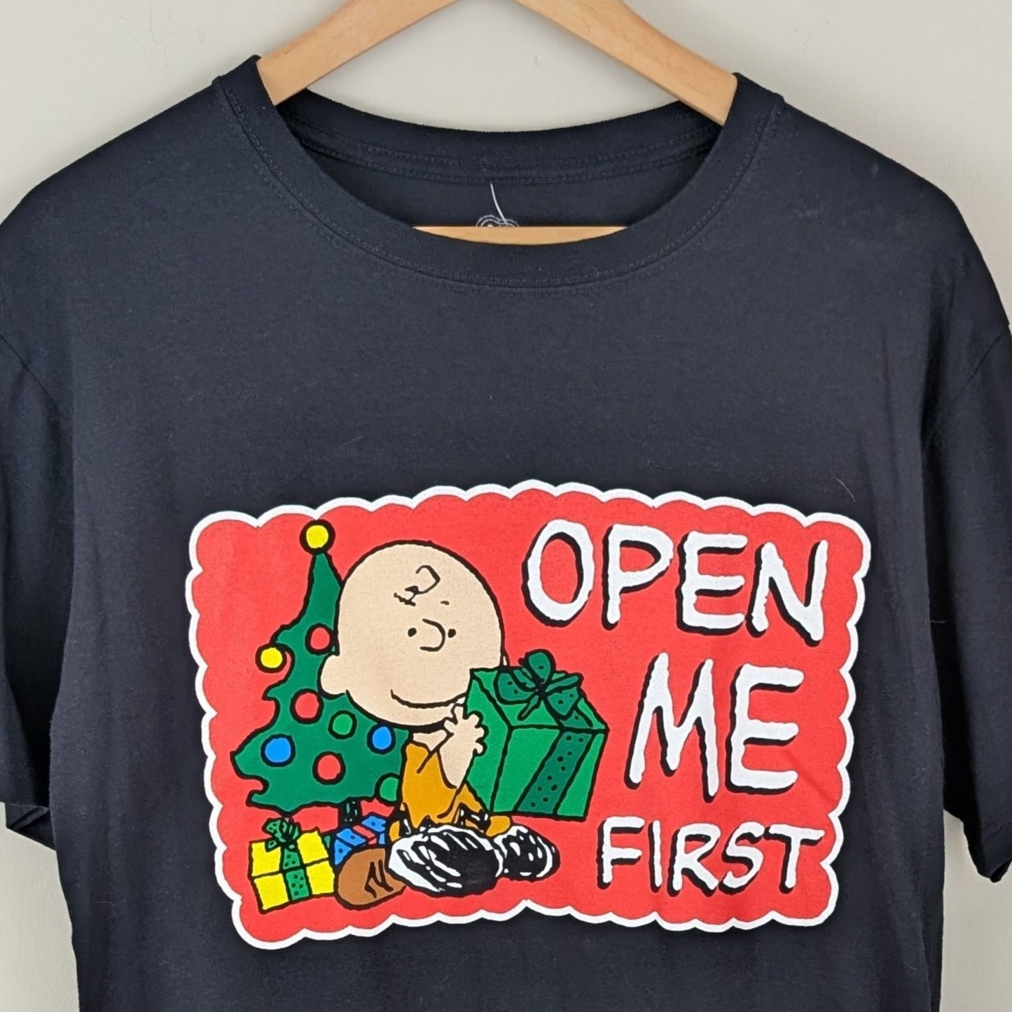 Peanuts Charlie Brown Black Christmas Tee - Size M