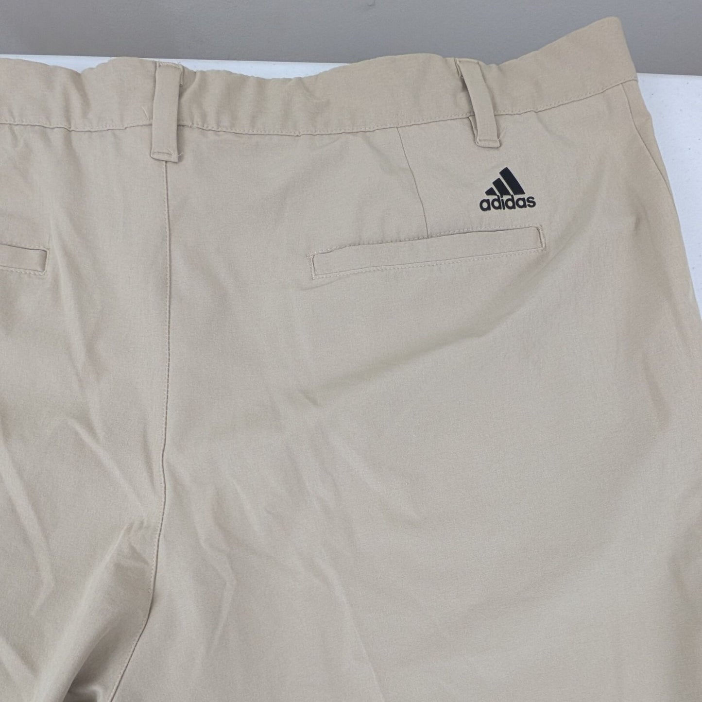 Adidas Men's Size 40 Beige Golf Shorts Lightweight Stretch Active Wear