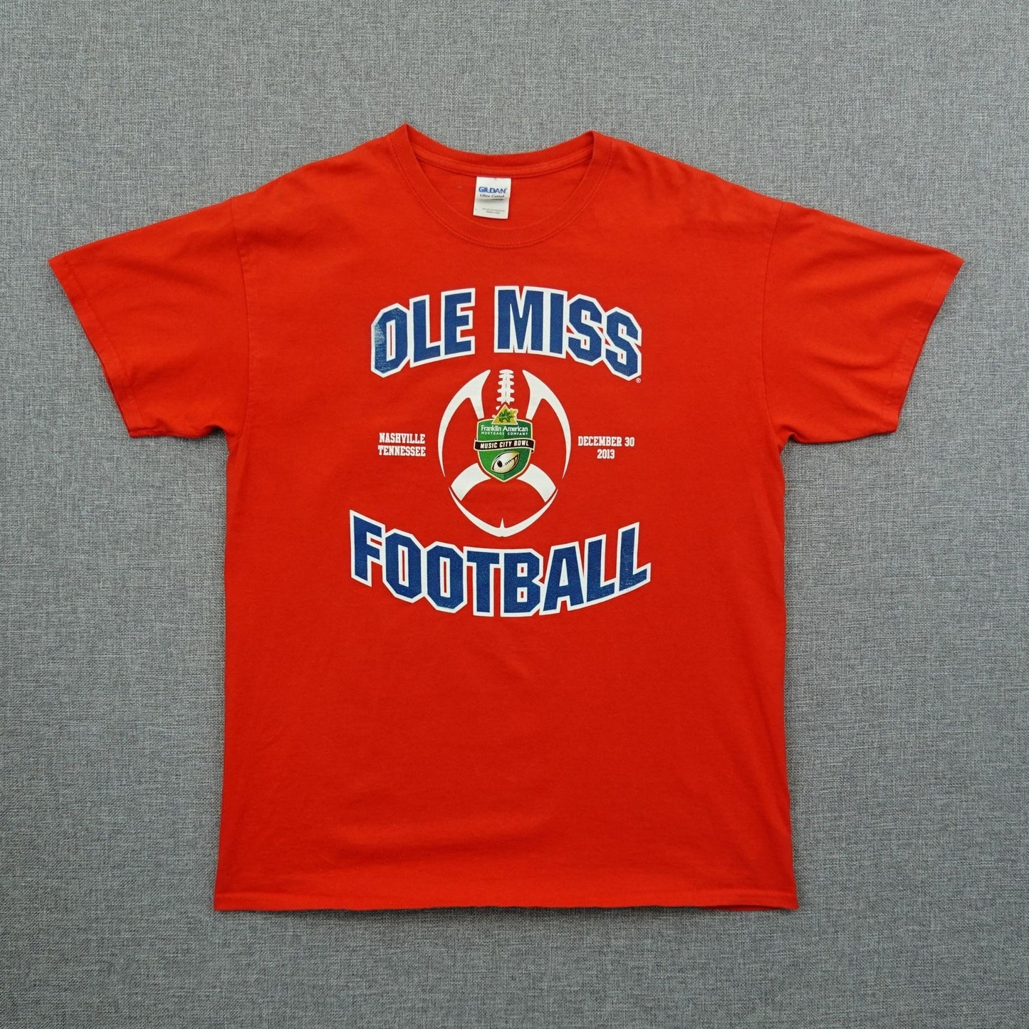 Ole Miss Rebels Football 2013 Music City Bowl T-Shirt Size Large Red