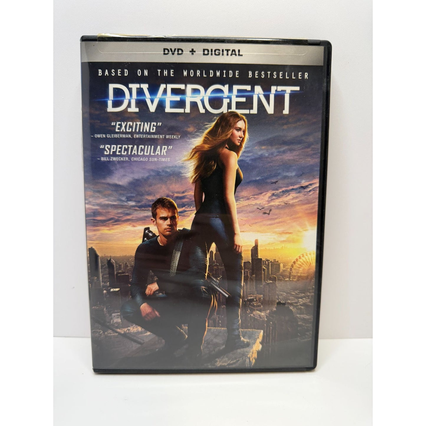 Divergent DVD + Digital Slipcover