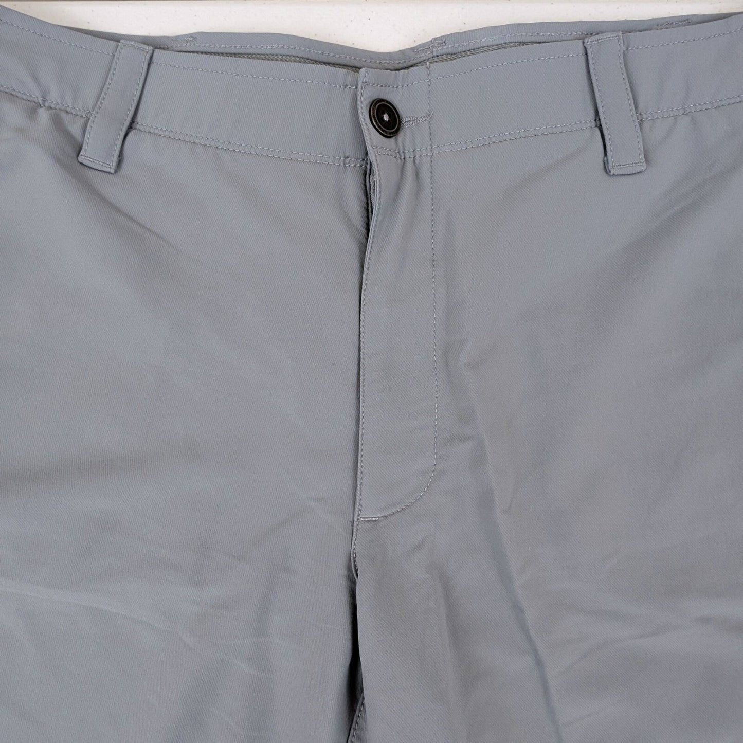 Under Armour Golf Shorts Gray Size 40 HeatGear Lightweight Stretch Nylon Blend