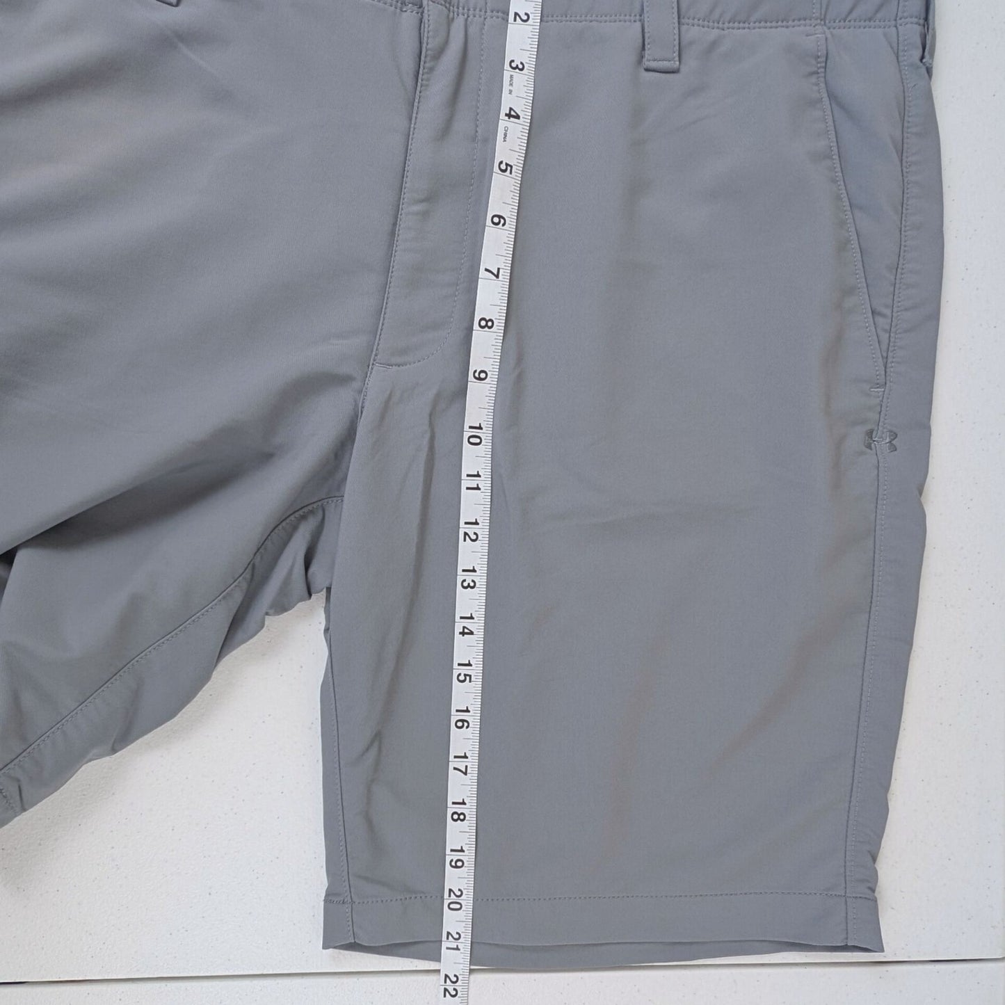 Under Armour Golf Shorts Gray Size 40 HeatGear Lightweight Stretch Nylon Blend