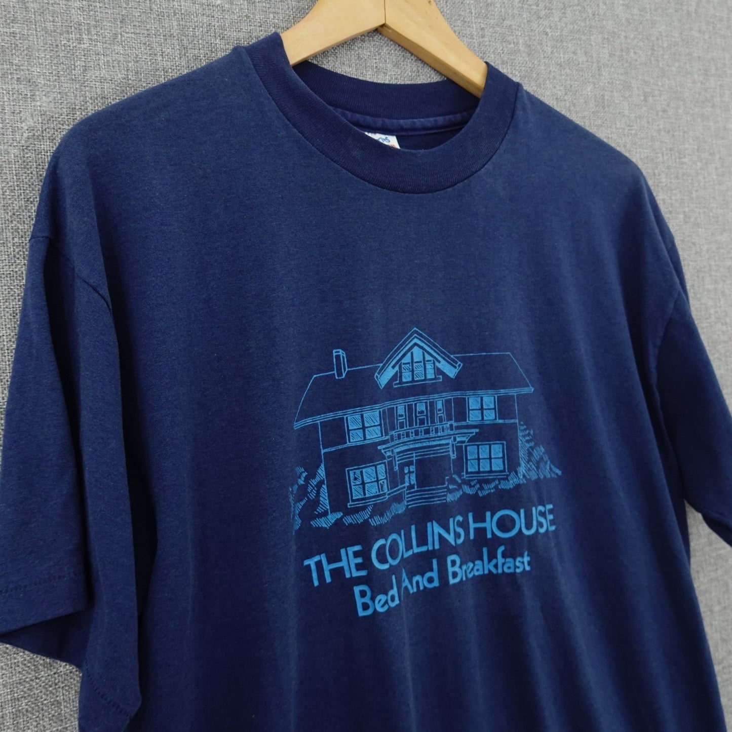 Vintage Hanes 90s Collins House Bed & Breakfast Graphic Tee - Size M