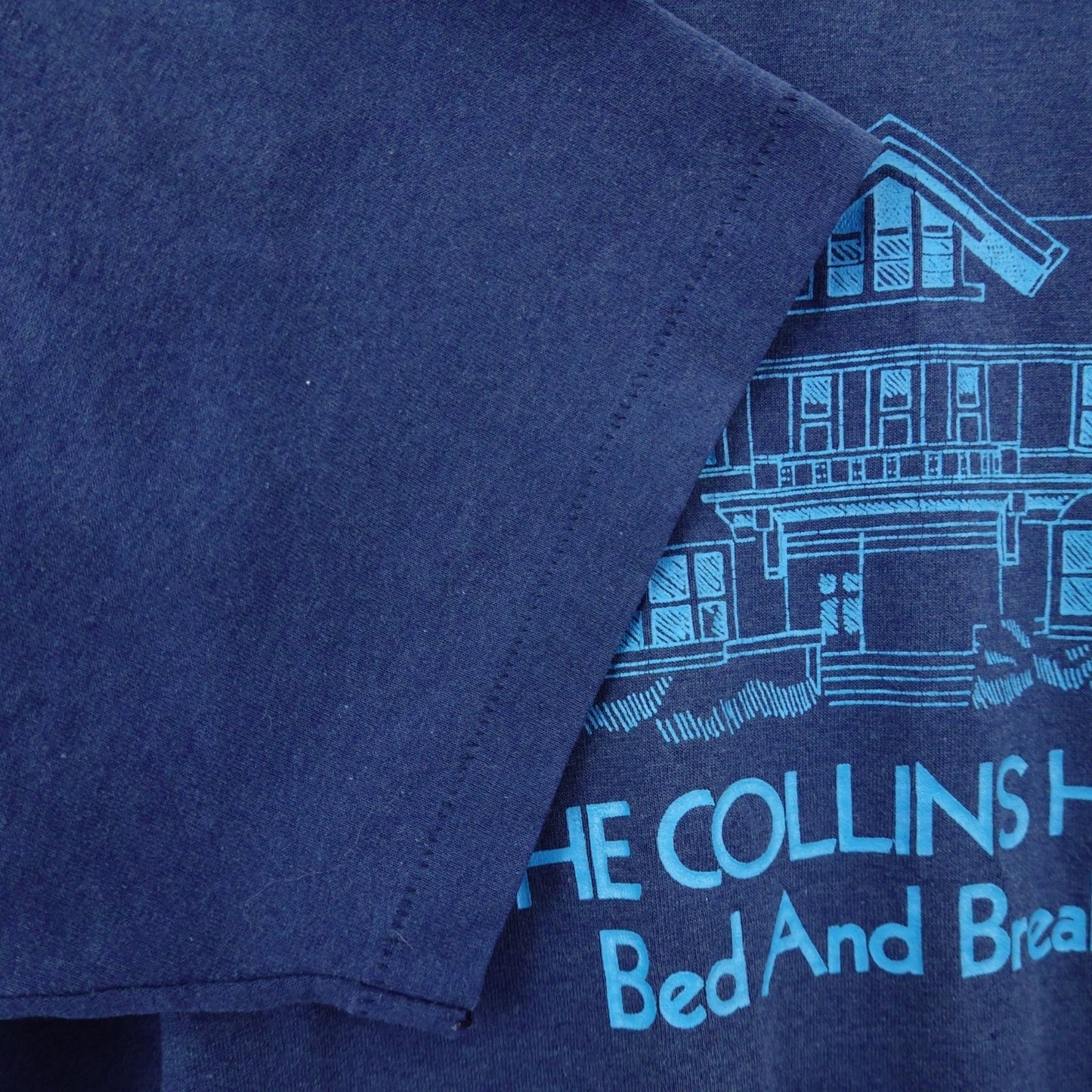 Vintage Hanes 90s Collins House Bed & Breakfast Graphic Tee - Size M